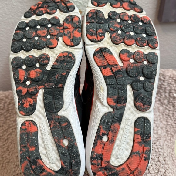 Men’s Under Armour Black and Red Athletic Shoes, sz 11 - Picture 7 of 8